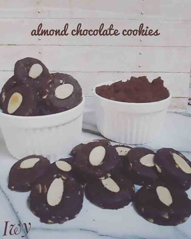 almond chocolate cookies