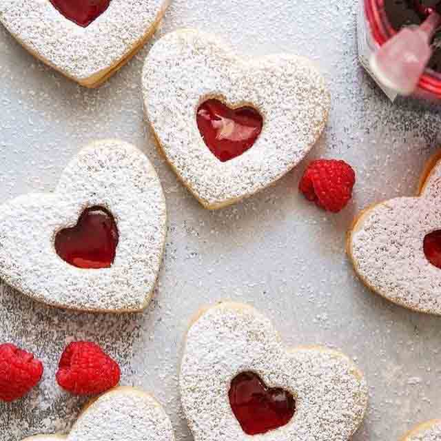 almond cookies heart